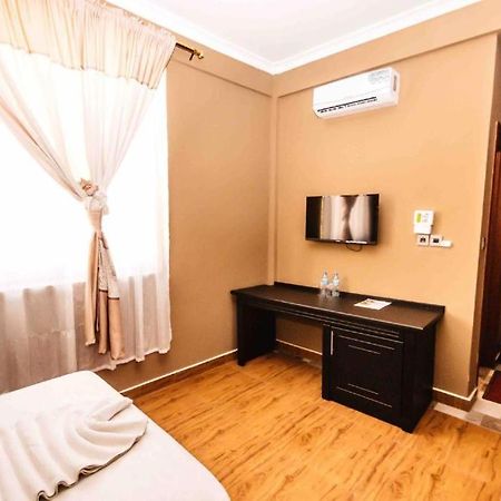 Boma la Ngombe Panone Hotel Boma מראה חיצוני תמונה